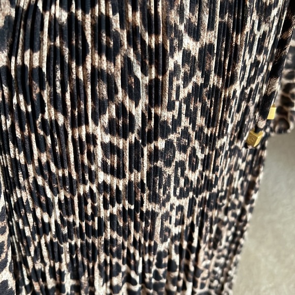 Michael Kors cold shoulder leopard print pleated dress - Picture 5 of 6